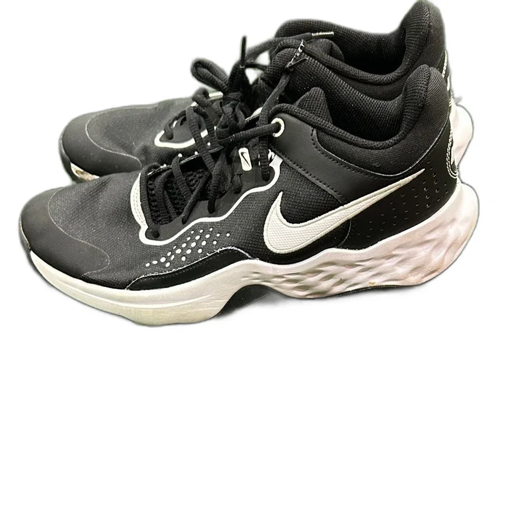 Nike Men’s Size 10 Sneakers Running Shoes Athletic Swoosh Black White